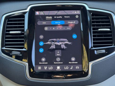 Used 2023 Volvo XC90 B6 Plus image 23