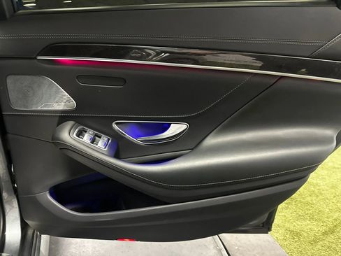 Used 2018 Mercedes-Benz S 560 Sedan image 21