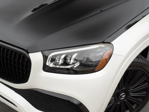 Used 2021 Mercedes-Benz Maybach GLS 600 4MATIC image 4