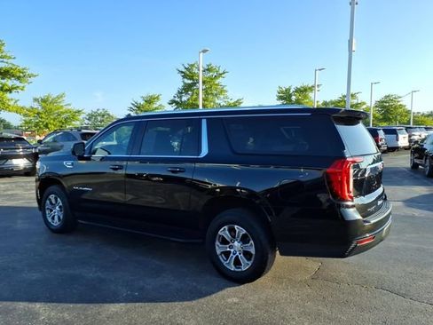 Used 2022 GMC Yukon XL SLE w/ Gmc Pro Safety Plus Package AWD/4WD image 9