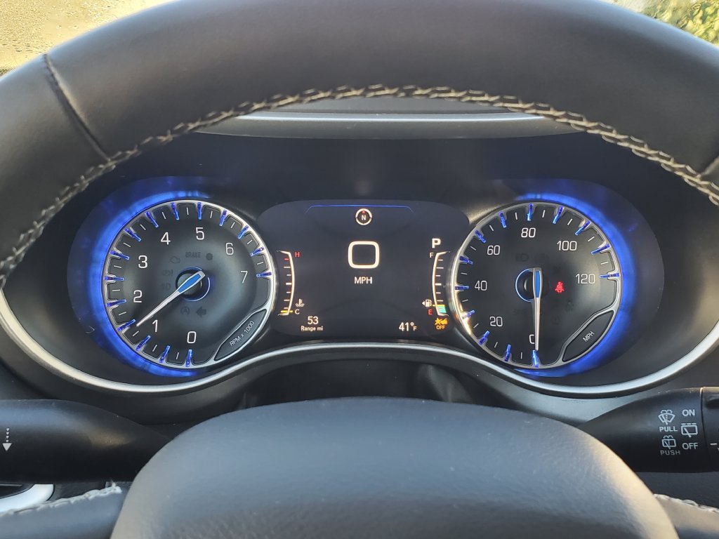 Used 2023 Chrysler Pacifica Touring-L FWD image 27