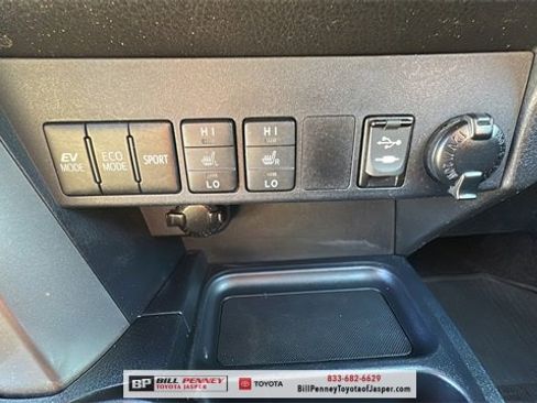 Used 2016 Toyota RAV4 Limited image 14