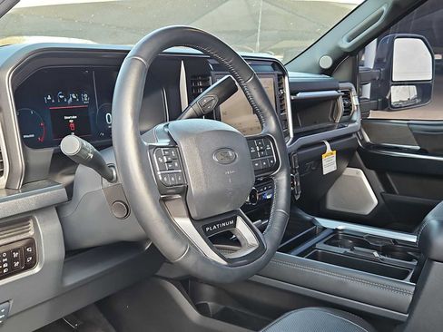 Used 2025 Ford F250 Platinum AWD/4WD image 10