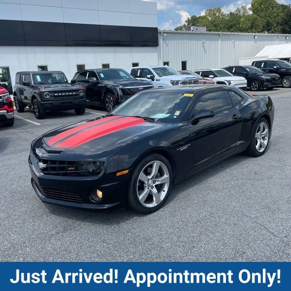 Used 2010 Chevrolet Camaro SS w/ RS Package RWD image 3