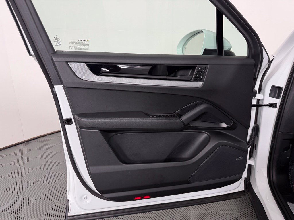 Certified 2026 Porsche Cayenne E-Hybrid AWD/4WD image 17