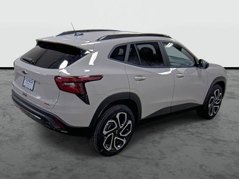 New 2026 Chevrolet Trax RS w/ Sunroof Package FWD image 4