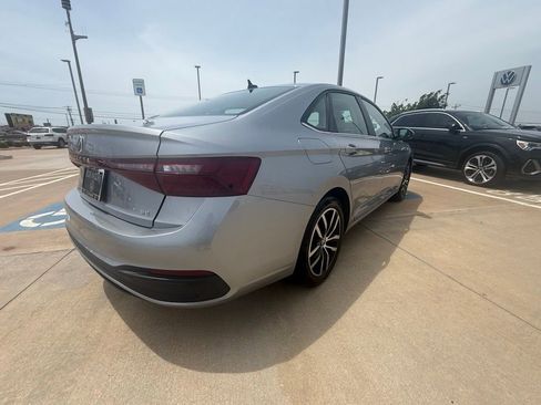 Used 2025 Volkswagen Jetta SE FWD image 6