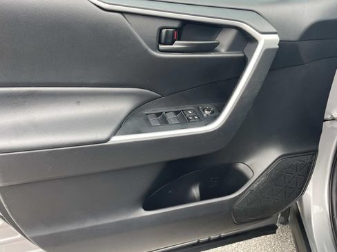 Used 2021 Toyota RAV4 LE FWD image 14
