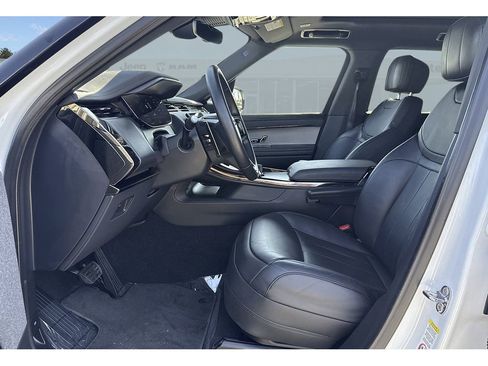Used 2025 Land Rover Range Rover Sport SE image 12
