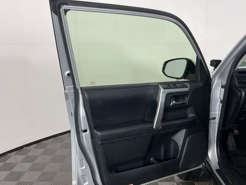 Used 2018 Toyota 4Runner SR5 Premium image 12