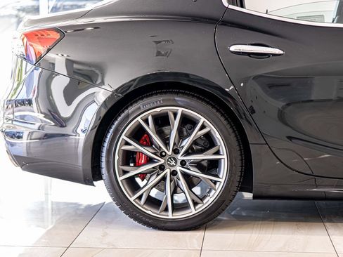 Used 2023 Maserati Ghibli Modena Q4 AWD/4WD image 11