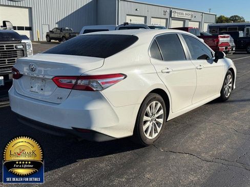 Used 2018 Toyota Camry LE image 5