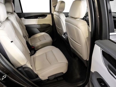 Used 2020 Cadillac XT6 Premium Luxury FWD image 37