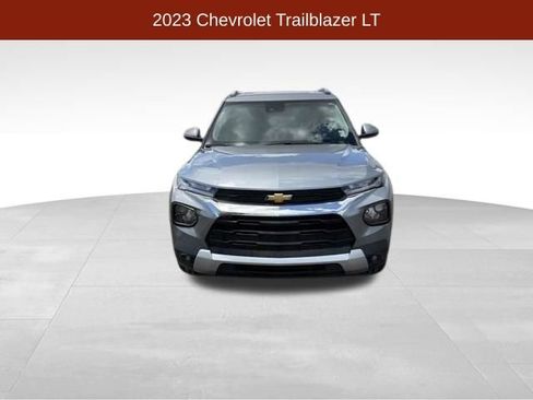 Used 2023 Chevrolet TrailBlazer LT w/ Sun and Liftgate Package AWD/4WD image 2