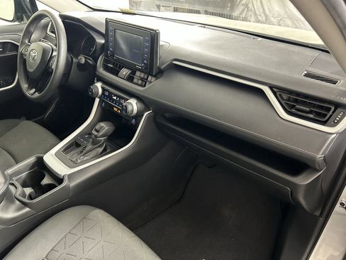 Used 2021 Toyota RAV4 XLE w/ Convenience Package image 27