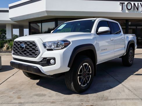Used 2022 Toyota Tacoma TRD Off-Road w/ Technology Package AWD/4WD image 4