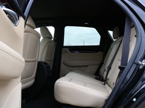 Used 2019 Cadillac XT5 Luxury image 40