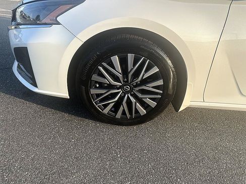 Certified 2023 Nissan Altima 2.5 SV FWD image 9