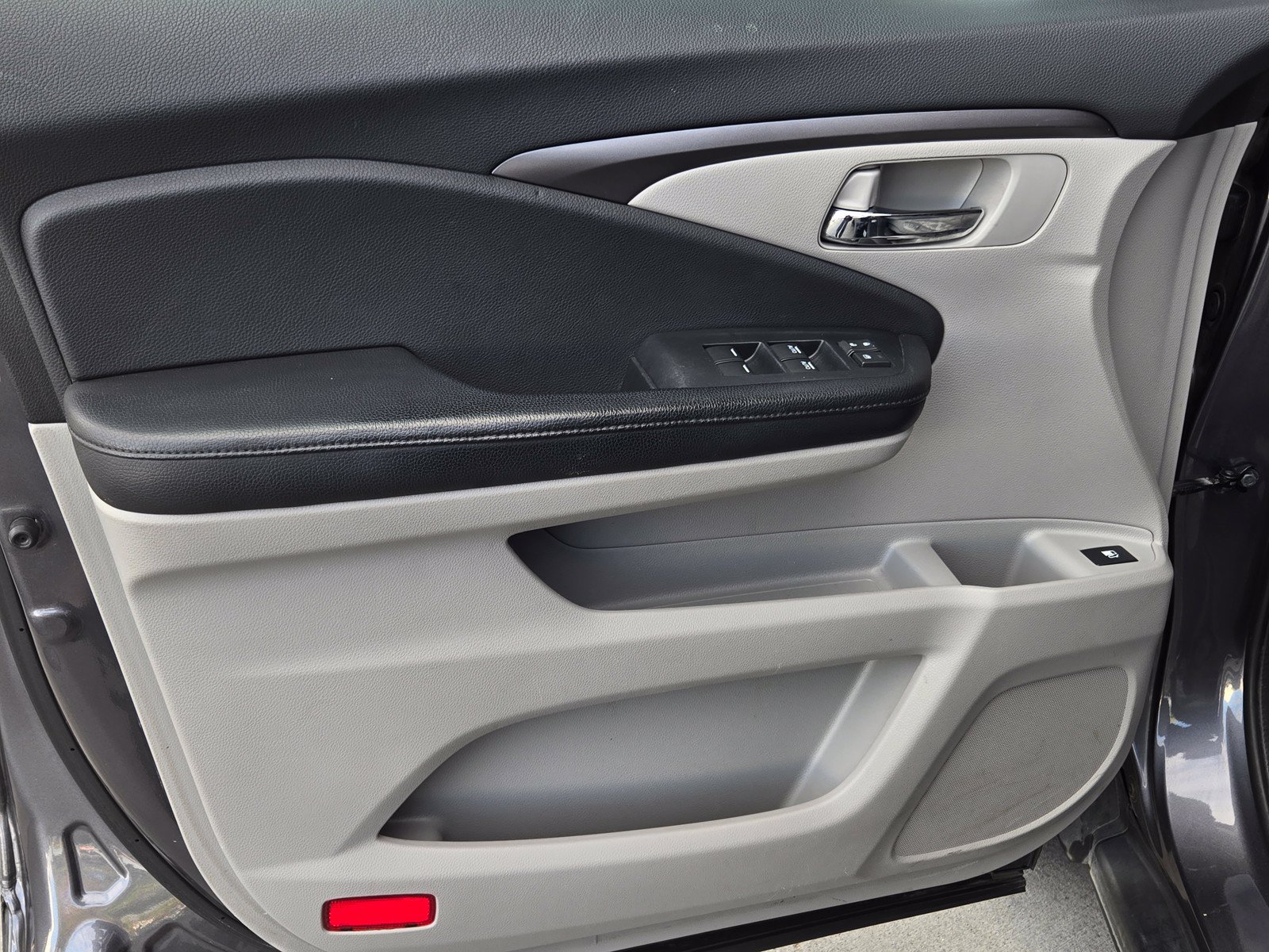 Used 2017 Honda Pilot EX image 8