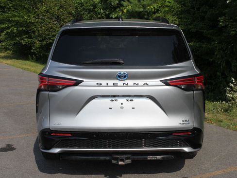 Used 2022 Toyota Sienna XSE w/ XSE Plus Package AWD/4WD image 6