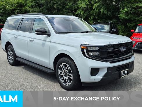 Used 2025 Ford Expedition Max Active AWD/4WD image 3