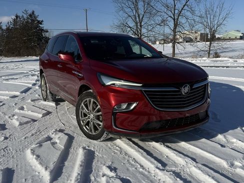 Used 2022 Buick Enclave Essence image 2