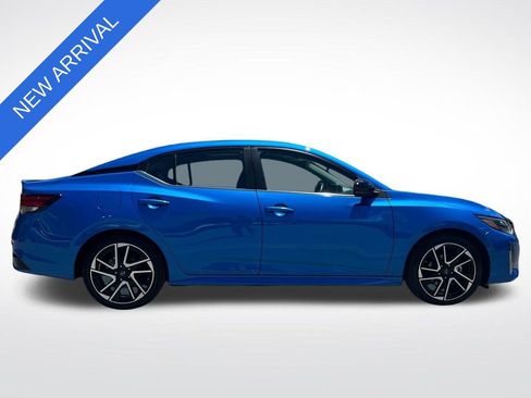 Used 2025 Nissan Sentra SR w/ SR Premium Package FWD image 2