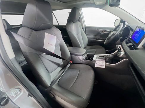 Used 2025 Toyota RAV4 XLE w/ Convenience Package FWD image 30