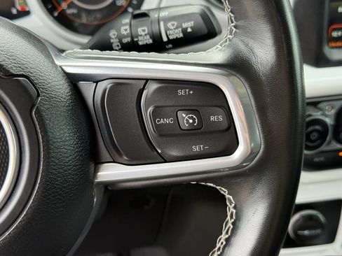 Used 2022 Jeep Wrangler Unlimited Sahara w/ Cold Weather Group AWD/4WD image 17