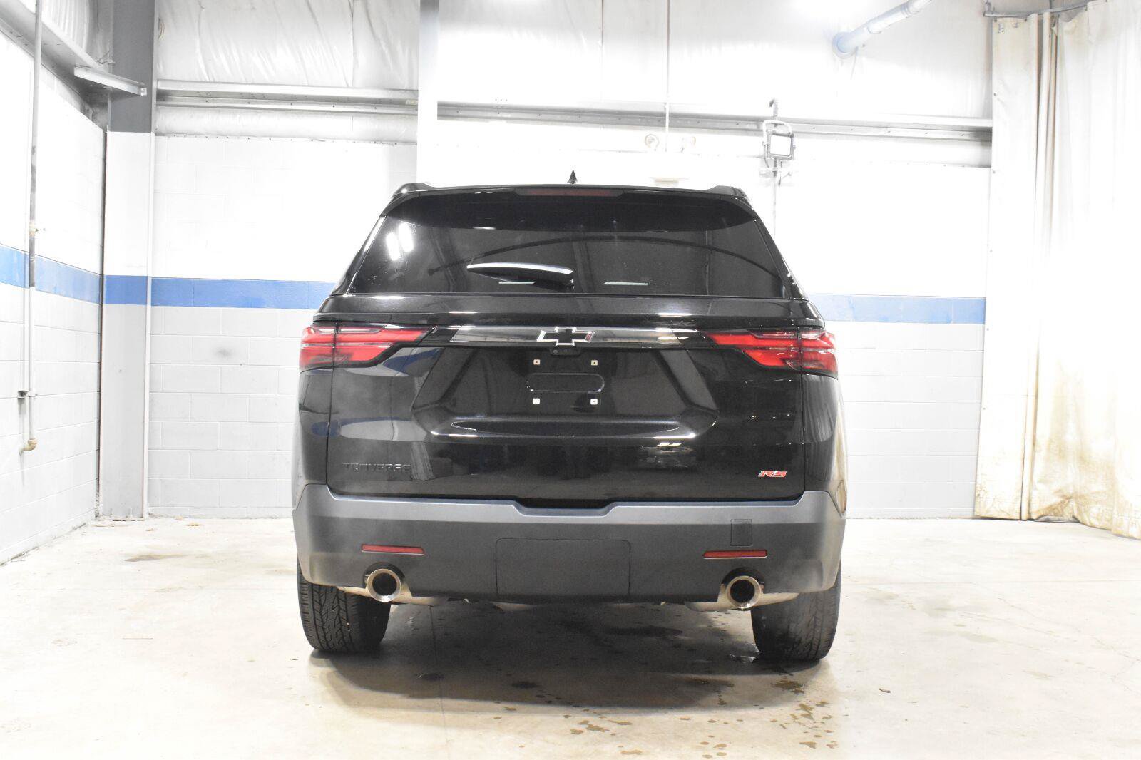 Used 2023 Chevrolet Traverse RS w/ LPO, Floor Liner Package FWD image 27