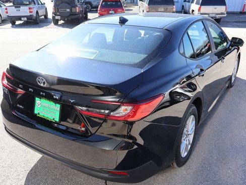 Used 2025 Toyota Camry LE image 5