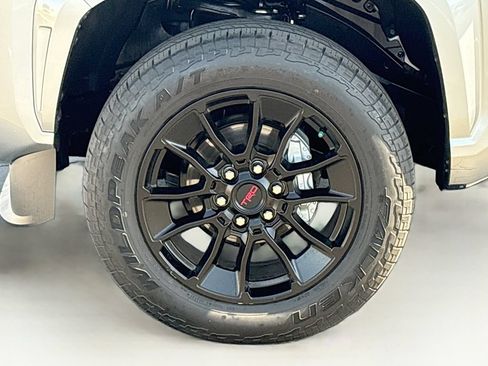 Certified 2026 Toyota Tacoma SR5 AWD/4WD image 29