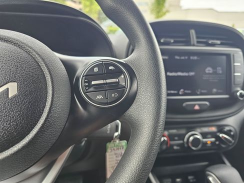 Used 2023 Kia Soul LX w/ LX Technology Package FWD image 33