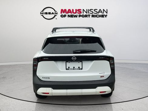 Certified 2025 Nissan Kicks SR FWD image 9