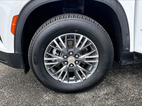 Used 2024 Chevrolet Traverse LT image 11