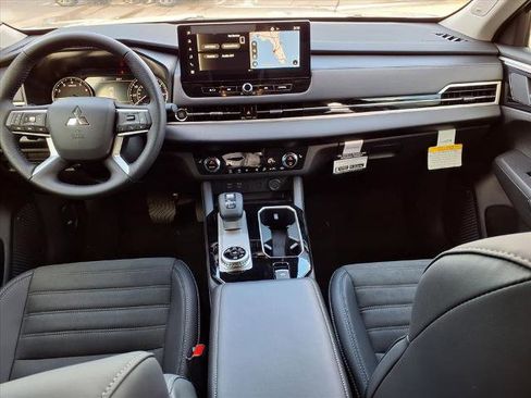 New 2025 Mitsubishi Outlander AWD image 11