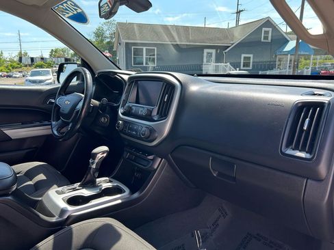Used 2022 Chevrolet Colorado LT w/ LT Convenience Package AWD/4WD image 17