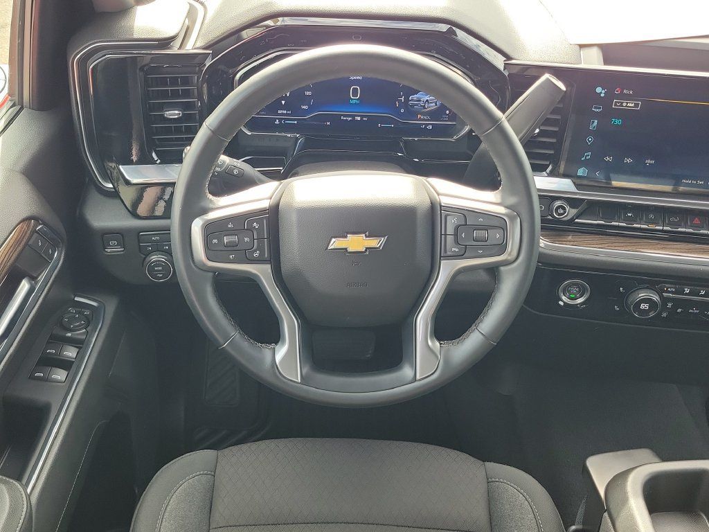 Used 2024 Chevrolet Silverado 1500 LT AWD/4WD image 27