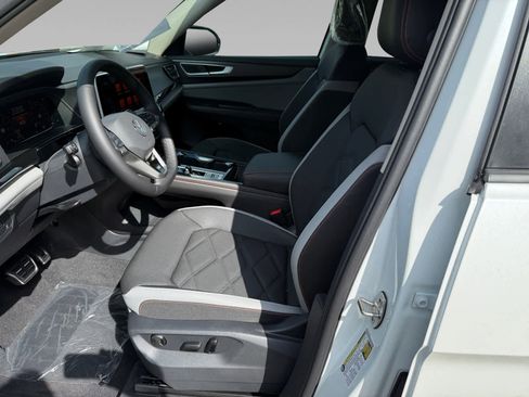 New 2026 Volkswagen Atlas Peak Edition image 15