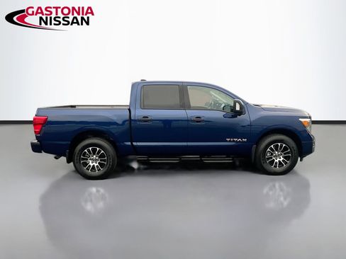 Used 2024 Nissan Titan SV w/ SV Convenience Package image 10