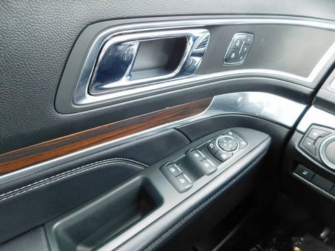 Used 2018 Ford Explorer Limited image 30