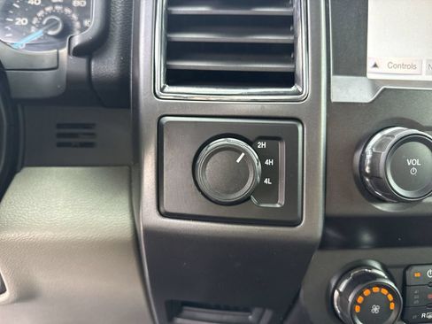 Used 2019 Ford F150 XLT w/ Equipment Group 302A Luxury AWD/4WD image 27