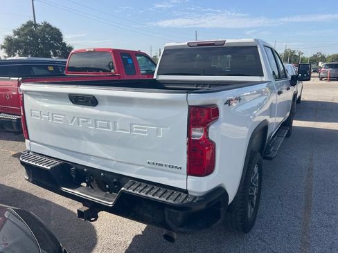 Used 2022 Chevrolet Silverado 2500 Custom w/ Custom Value Package AWD/4WD image 5