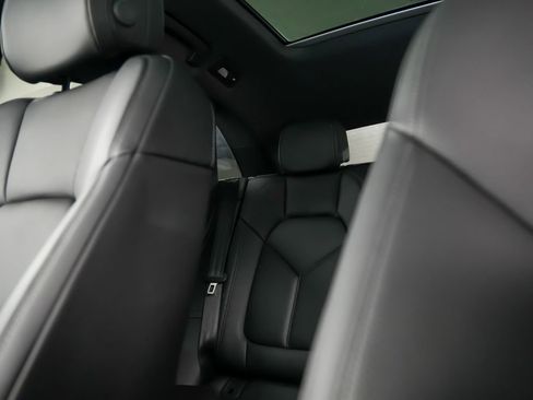 New 2026 Porsche Macan image 36