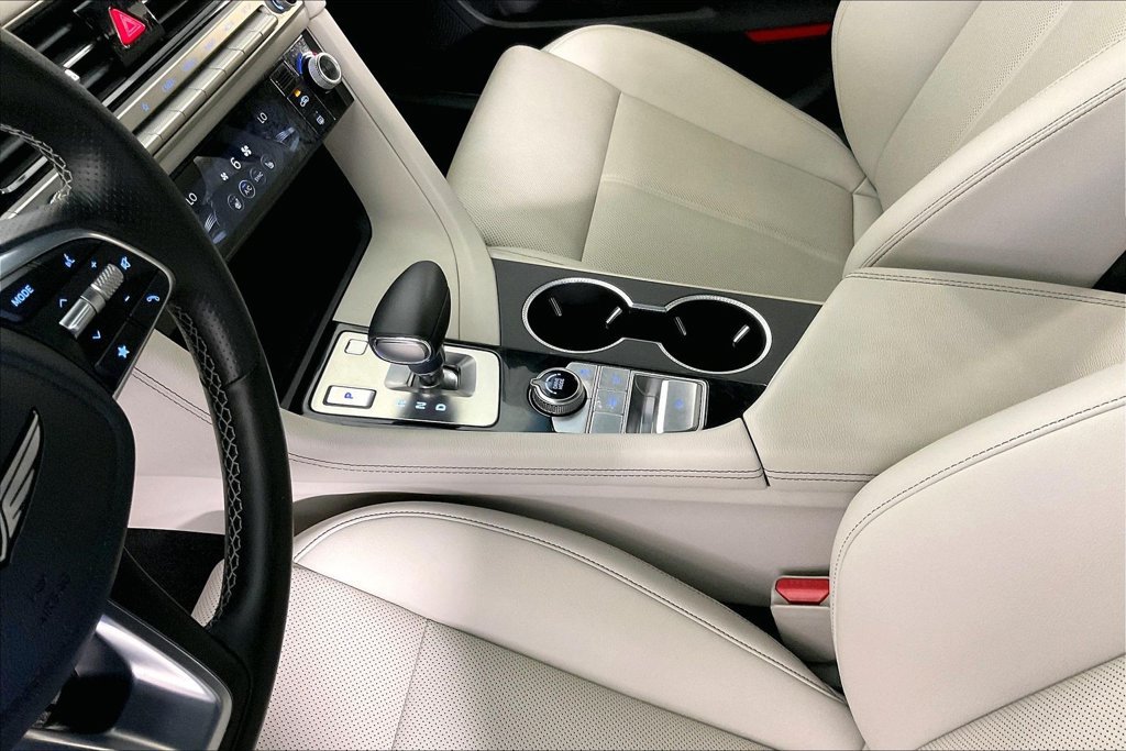 Used 2025 Genesis G70 2.5T RWD image 16