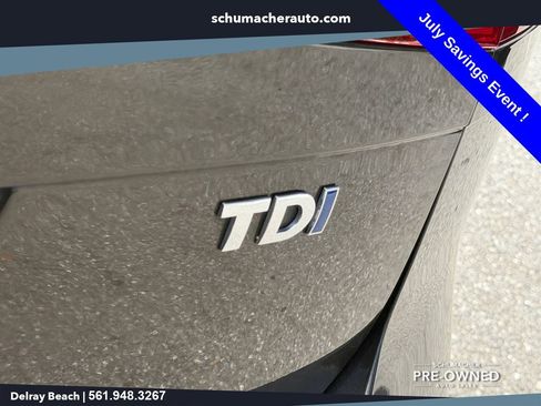 Used 2016 Volkswagen Touareg Sport AWD/4WD image 17