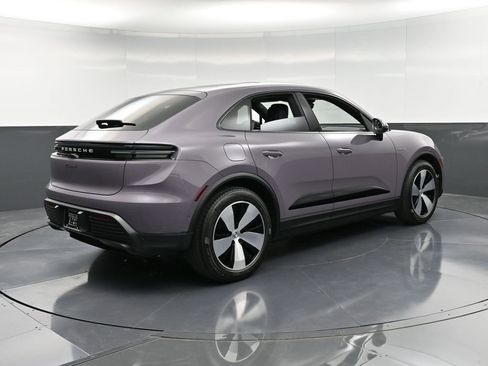 Certified 2025 Porsche Macan 4 Electric image 8