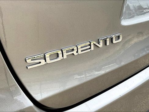 Used 2018 Kia Sorento L FWD image 33