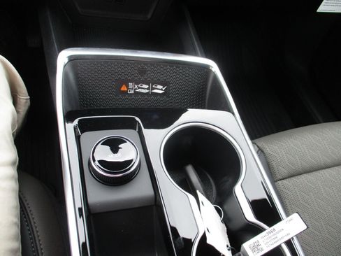 New 2026 Chevrolet Equinox LT w/ Convenience Package II image 16