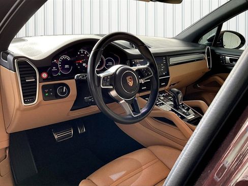 Used 2023 Porsche Cayenne S Platinum image 4